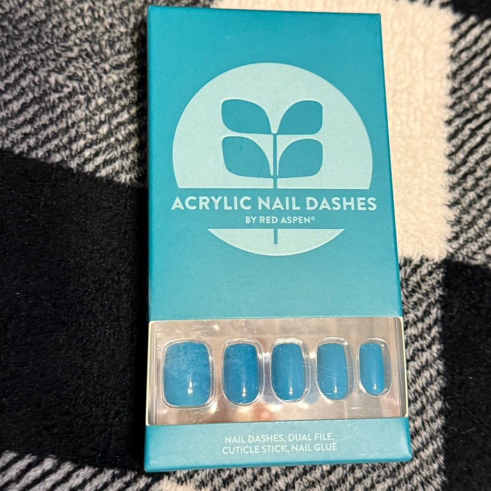 Red Aspen Nail Dashes